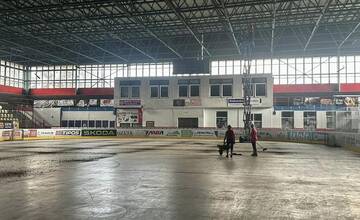 FOTO: Na zemnom štadióne vymenili desaťročné poruchové svetlá 