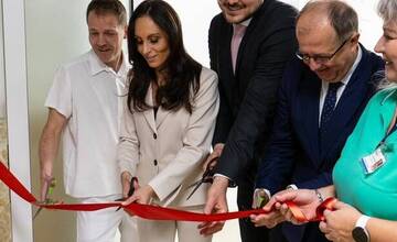 FOTO: Opozícia žiada okamžité odvolanie ministerky Dolinkovej