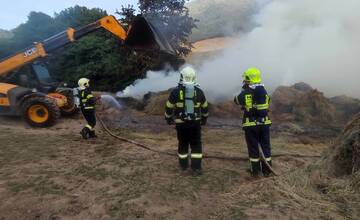 FOTO: Požiar traktora a balíkov sena v hospodárskom objekte medzi obcami Dlžín a Šútovce