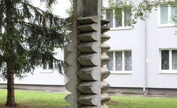 FOTO: Mesto vyčistí sochy v Trenčíne