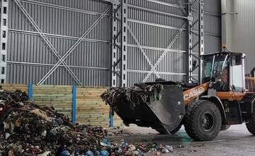 FOTO: V Partizánskom spustili novú triediacu linku na zmesový komunálny odpad