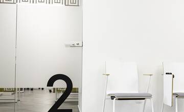 FOTO: V Novom Meste nad Váhom otvorili moderné klientske centrum. Obyvateľom má zjednodušiť proces vybavovania