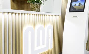 FOTO: V Novom Meste nad Váhom otvorili moderné klientske centrum. Obyvateľom má zjednodušiť proces vybavovania