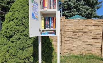 FOTO: Nová knižná búdka na kúpalisku v Púchove