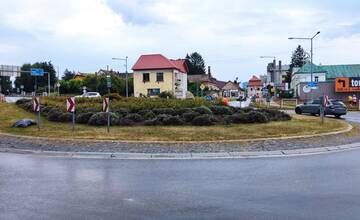 FOTO: Kruhový objazd v Ilave