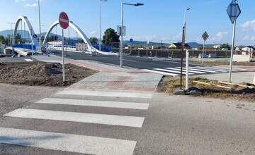 FOTO: Výstavba mostu ponad Vážsky kanál v Ilave finišuje. Otvoriť sa ho chystajú v septembri