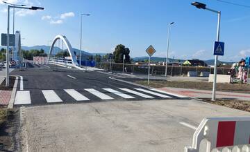 FOTO: Výstavba mostu ponad Vážsky kanál v Ilave finišuje. Otvoriť sa ho chystajú v septembri