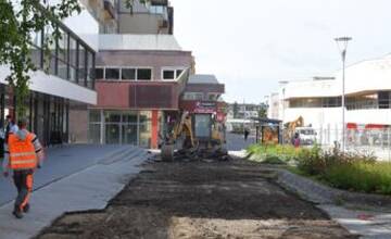 FOTO: Práce na rekonštrukcií Trenčianskeho námestia napredujú 