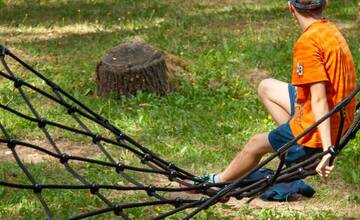 FOTO: Nové inkluzívne ihrisko pre deti v Handlovej. Moderný priestor je určený aj deťom so zdravotným znevýhodnením