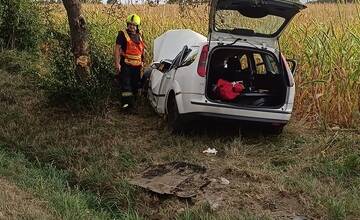 FOTO: Hasičom sa podarilo vyslobodiť muža po nehode