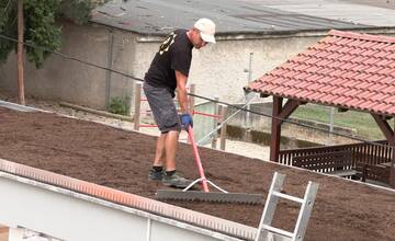 FOTO: Na základnej škole v Partizánskom pribudne zelená strecha