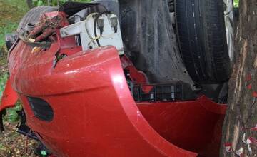 FOTO: Vodička pravdepodobne neprispôsobila jazdu svojím schopnostiam a havarovala