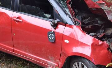 FOTO: Vodička pravdepodobne neprispôsobila jazdu svojím schopnostiam a havarovala