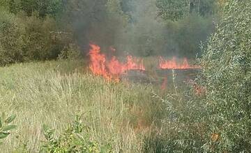 FOTO: Požiar trávy pri Prievidzi