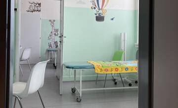 FOTO: Na detskej pohotovosti abstinujú lekári, nemocnica ponúka nadštartandú odmenu