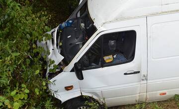 FOTO: Vodič nezvládol jazdu na mokrej vozovke
