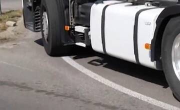 FOTO: Kamióny búrajú značenia na kruhovom objazde a zmiznú 