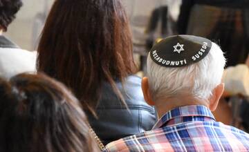 FOTO: V Trenčíne čítali mená obyvateľov, ktorí sa nevrátili z koncentračných táborov