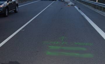 FOTO: Smrteľná nehoda na R2 pri obci Dolné Naštice. Vodič pri predbiehaní čelne narazil do nákladného vozidla