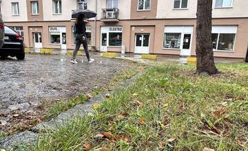 FOTO: V Handlovej začínajú s rekonštrukciou Mierového námestia. Pribudnú parkovacie miesta aj plochy na komunálny odpad
