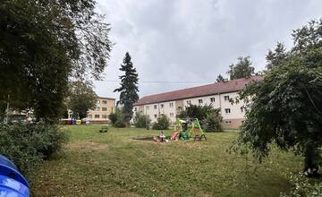 FOTO: V Handlovej začínajú s rekonštrukciou Mierového námestia. Pribudnú parkovacie miesta aj plochy na komunálny odpad