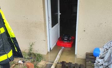 FOTO: V obci Nová Bošáca bojovali s povodňami, ktorá zaplavila časť obce