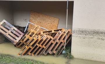 FOTO: V obci Nová Bošáca bojovali s povodňami, ktorá zaplavila časť obce