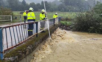 FOTO: V obci Nová Bošáca bojovali s povodňami, ktorá zaplavila časť obce
