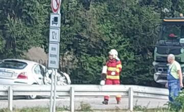 FOTO: Dopravná nehoda medzi Svinnou a Bánovcami nad Bebravou. Zrazil sa tam kamión s osobným autom