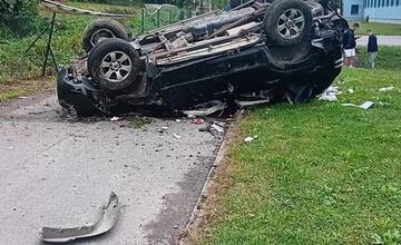 FOTO: Mladý vodič nezvládol riadenie a spôsobil obrovské škody 