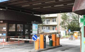 FOTO: Občania iniciujú odvolanie riaditeľa FNTN 