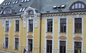 FOTO: Primátor Rybníček kritizuje vedenie gymnázia za zrušenú spomienkovú akciu