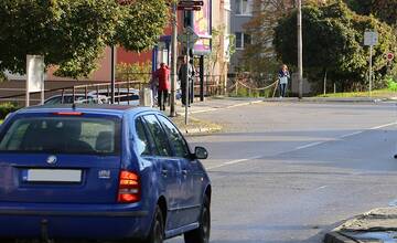 FOTO: Polícia na cestách kontroluje vodičov, či pustia slepých cez priechod