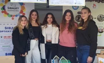 FOTO: Stredná odborná škola obchodu a služieb v Novom Meste nad Váhom získala prestížne ocenenie