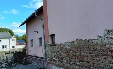 FOTO: Povodne zasiahli 90 percent obce Brantice. Pomáhali im aj Trenčania