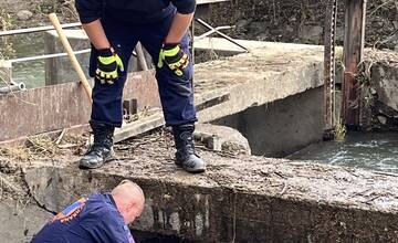 FOTO: Povodne zasiahli 90 percent obce Brantice. Pomáhali im aj Trenčania