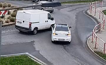 FOTO: Mestská polícia zadržala muž, ktorého opitého zachytila kamera