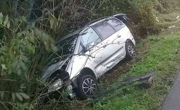 FOTO: Dopravná nehoda v Trenčianskych Bohuslaviciach skončila bež vážnejších zranení