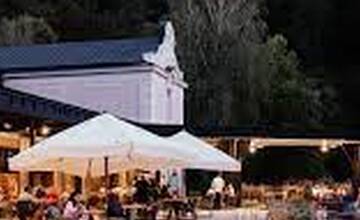 FOTO: Po neúspešných dražbách má Kursalon majiteľa 