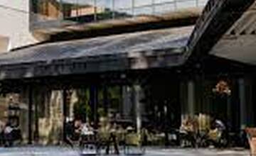 FOTO: Po neúspešných dražbách má Kursalon majiteľa 