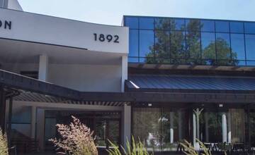 FOTO: Po neúspešných dražbách má Kursalon majiteľa 