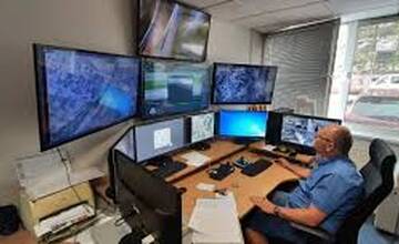 FOTO: Páchateľ z nelegálnej skládky si bude musieť odpad odpratať 