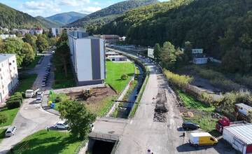 FOTO: V Trenčianskych Tepliciach čoskoro pribudnú nové parkovacie miesta pre obyvateľov