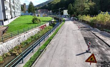 FOTO: V Trenčianskych Tepliciach čoskoro pribudnú nové parkovacie miesta pre obyvateľov