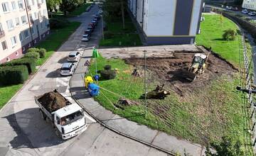 FOTO: V Trenčianskych Tepliciach čoskoro pribudnú nové parkovacie miesta pre obyvateľov
