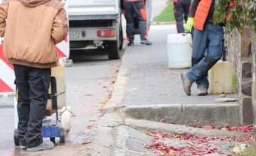 FOTO: Oprava problematického chodníka v Dubnici nad Váhom