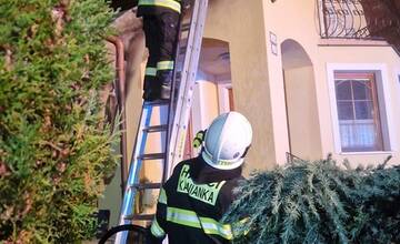 FOTO: V obci Kanianka horela strecha rodinného domu