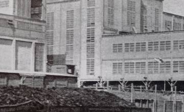 FOTO: Dominantu v Handlovej zbúrajú. Úpravňa uhlia je v zlom technickom stave