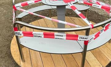 FOTO: Nové detské ihrisko v Považskej Bystrici bude mať hojdačky, preliezačky, kolotoče a detské kuchynky