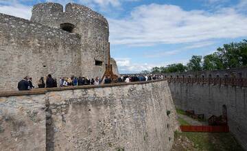 FOTO: Dokončená obnova južného opevnenia Trenčianskeho hradu